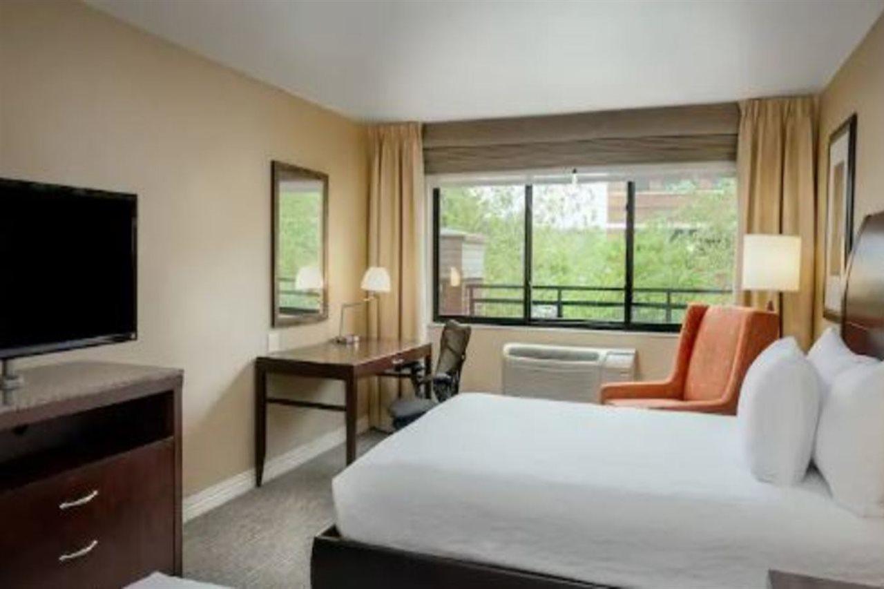 Hilton Garden Inn Seattle/Issaquah Exterior photo