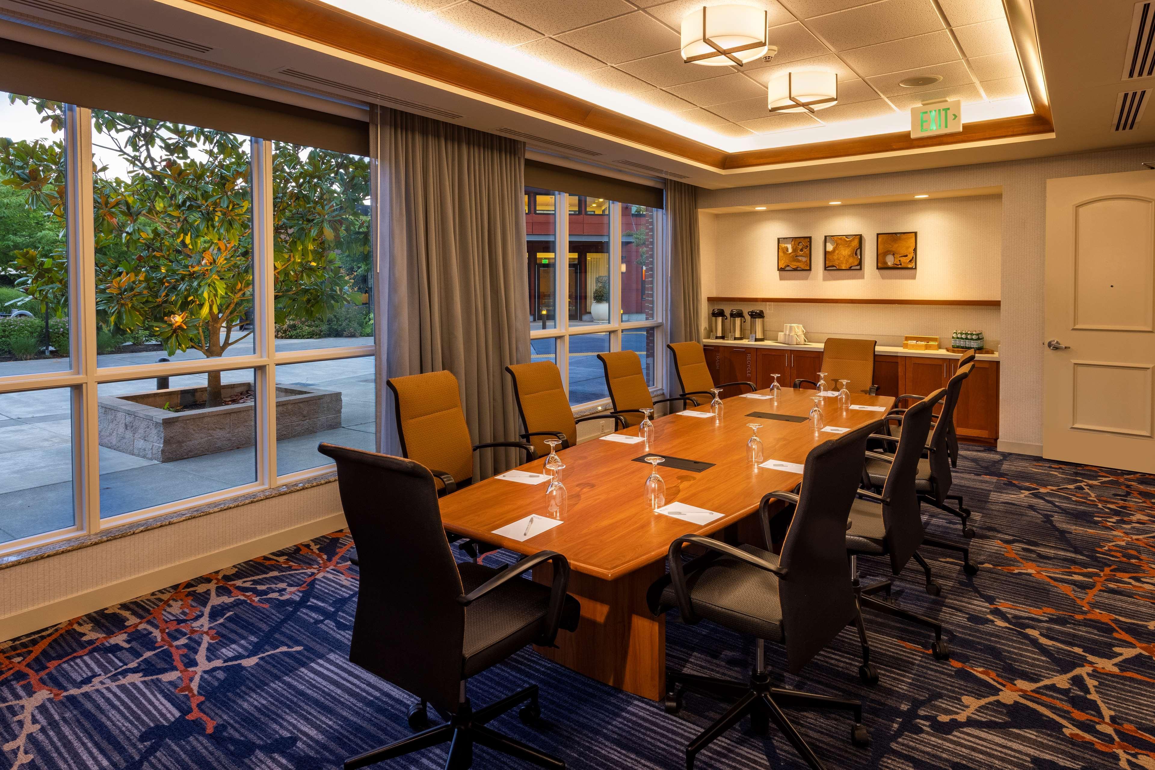 Hilton Garden Inn Seattle/Issaquah Exterior photo