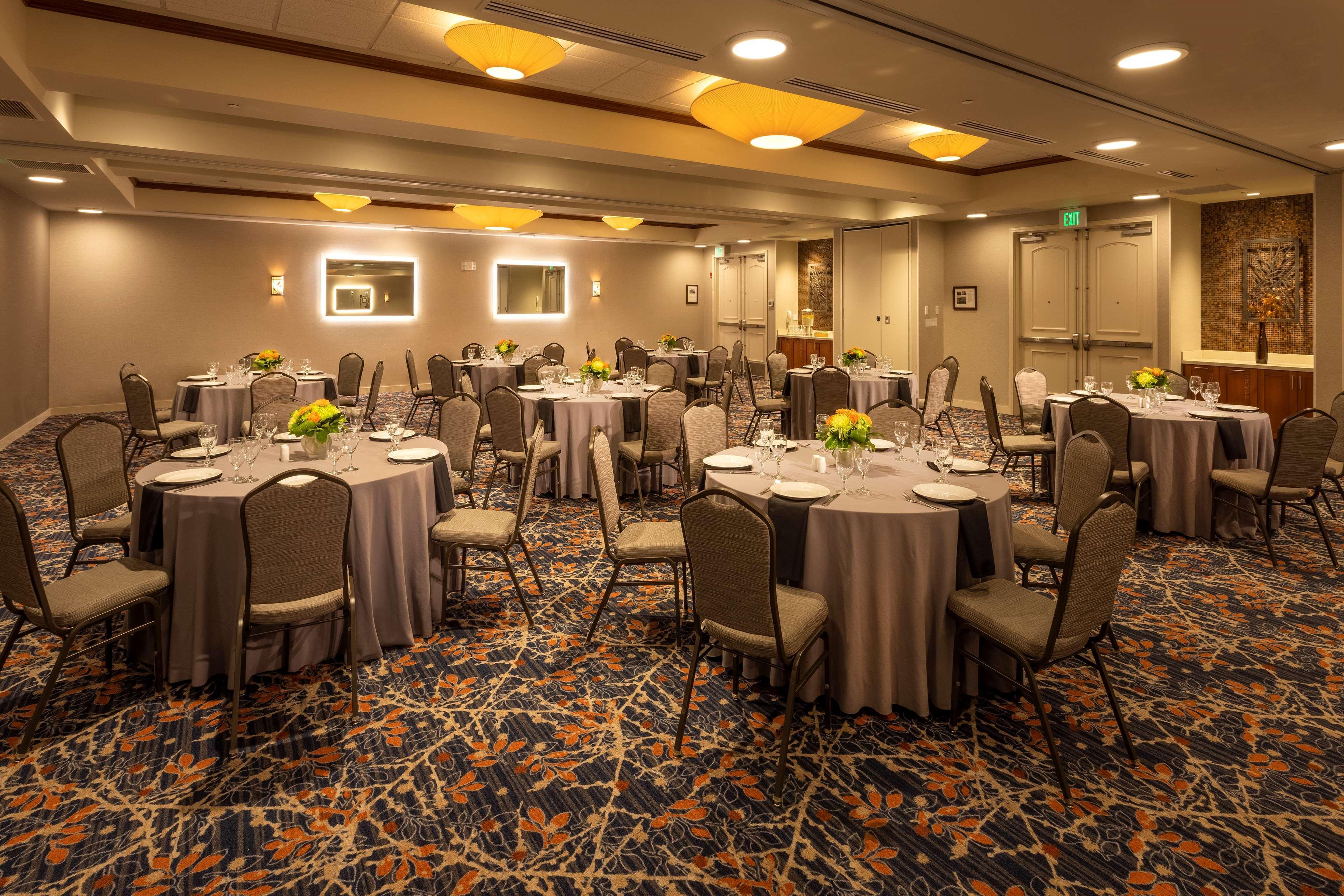 Hilton Garden Inn Seattle/Issaquah Exterior photo