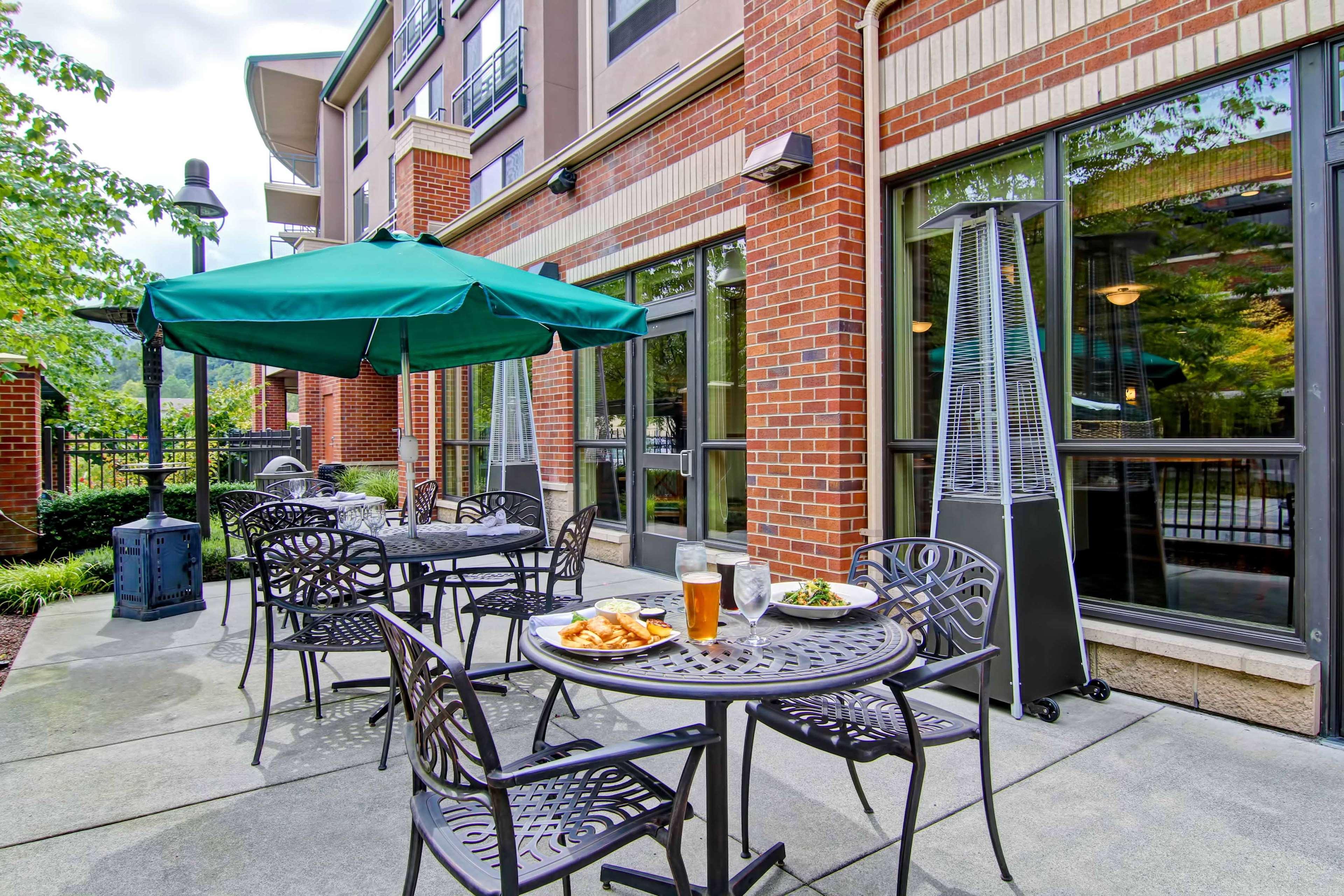 Hilton Garden Inn Seattle/Issaquah Exterior photo