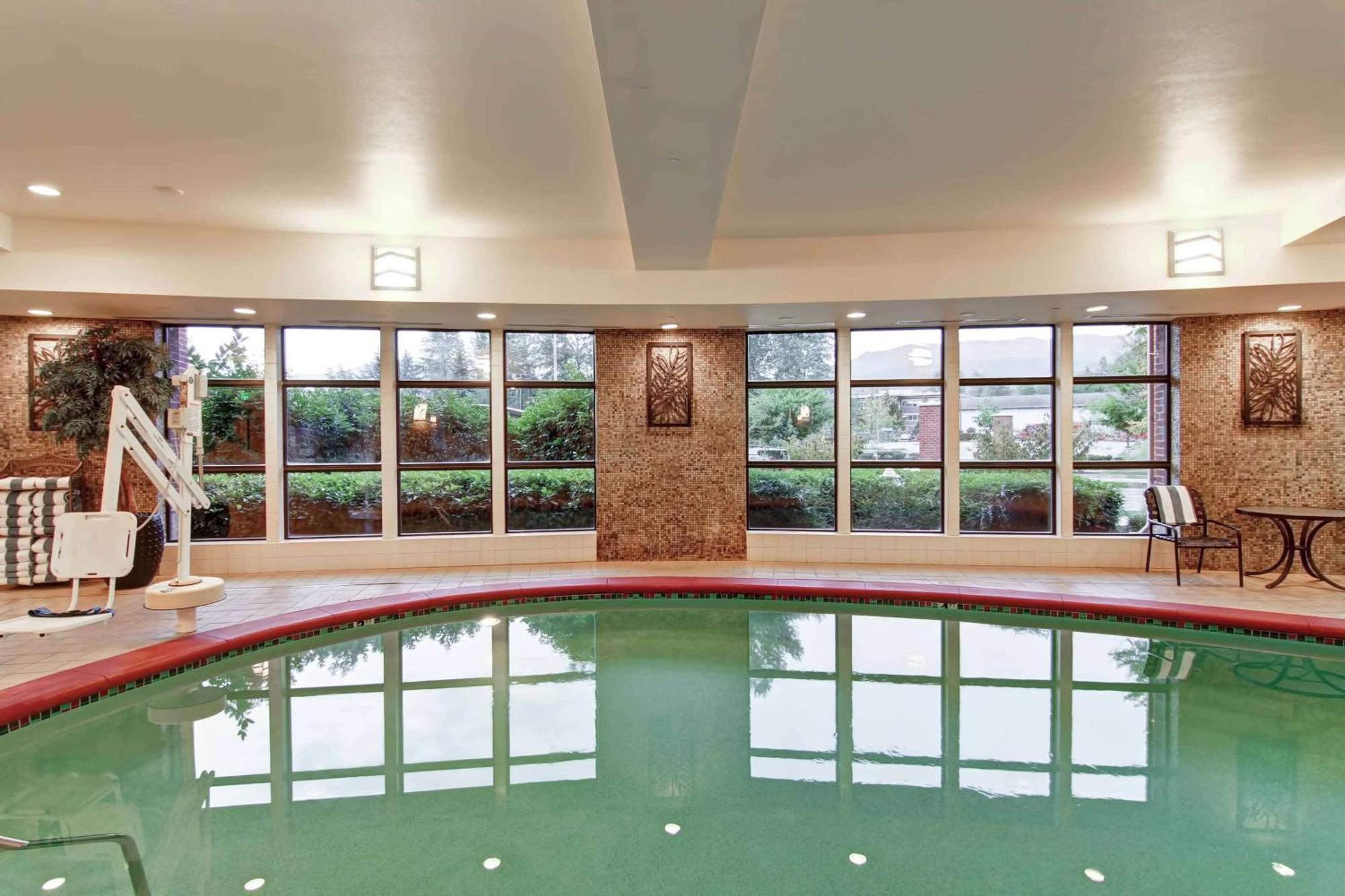 Hilton Garden Inn Seattle/Issaquah Exterior photo