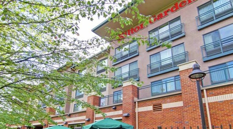 Hilton Garden Inn Seattle/Issaquah Exterior photo